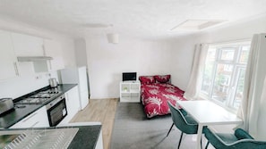 Kühlschrank, Ofen, Herdplatte, Toaster