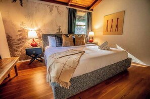 4 bedrooms, iron/ironing board, travel cot, WiFi - Sauna • HotTub • Pet Friendly • 3 Min to Hunter (Lanesville)