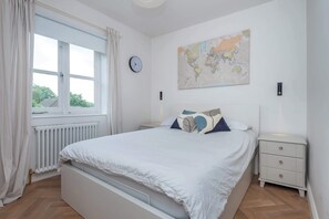 1 dormitorio, tabla de planchar con plancha, Internet y ropa de cama