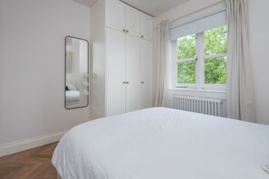 1 dormitorio, tabla de planchar con plancha, Internet y ropa de cama