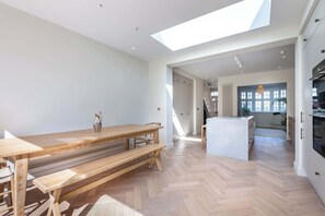 Interior - Modern 3BDR Home with Garden West London (Greater London)