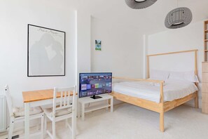 1 habitación, tabla de planchar con plancha, internet y ropa de cama 