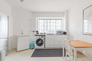 Unclassified image, 4 of 15, button