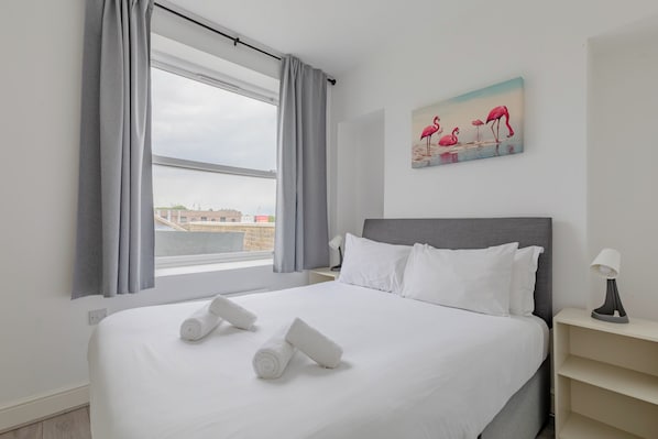 1 slaapkamer, een strijkplank/strijkijzer, internet, beddengoed