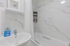 Douche, sèche-cheveux