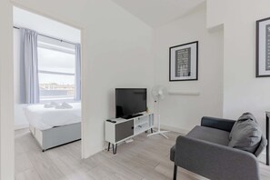 1 chambre, fer et planche à repasser, accès Internet, draps fournis