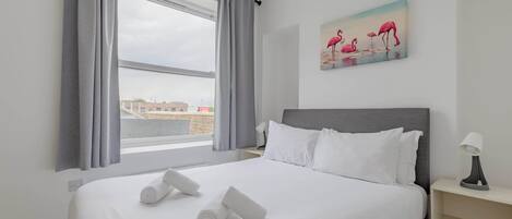 1 bedroom, iron/ironing board, internet, bed sheets