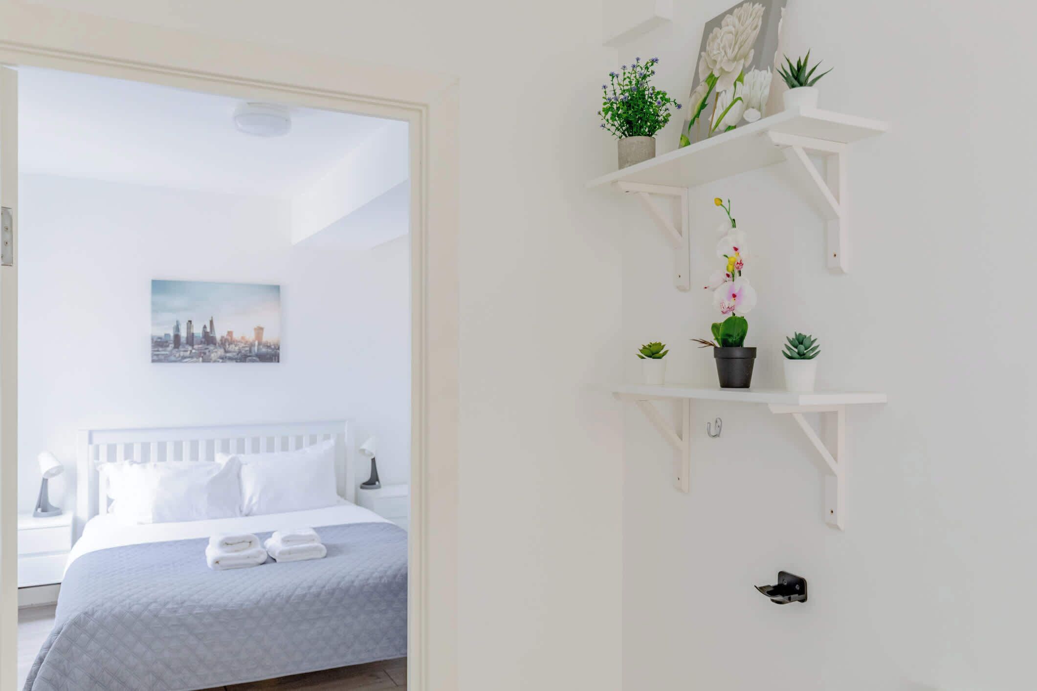 1 slaapkamer, een strijkplank/strijkijzer, wifi, beddengoed