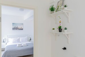 1 habitación, tabla de planchar con plancha, wifi y ropa de cama 