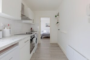 Refrigerador, horno, parrilla de estufa y tostadora 