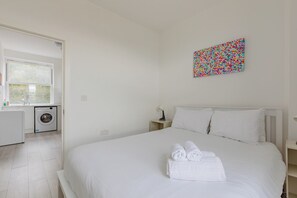 1 bedroom, iron/ironing board, Internet, bed sheets - Cosy 1BD First Floor Flat near Tower Bridge (Greater London)