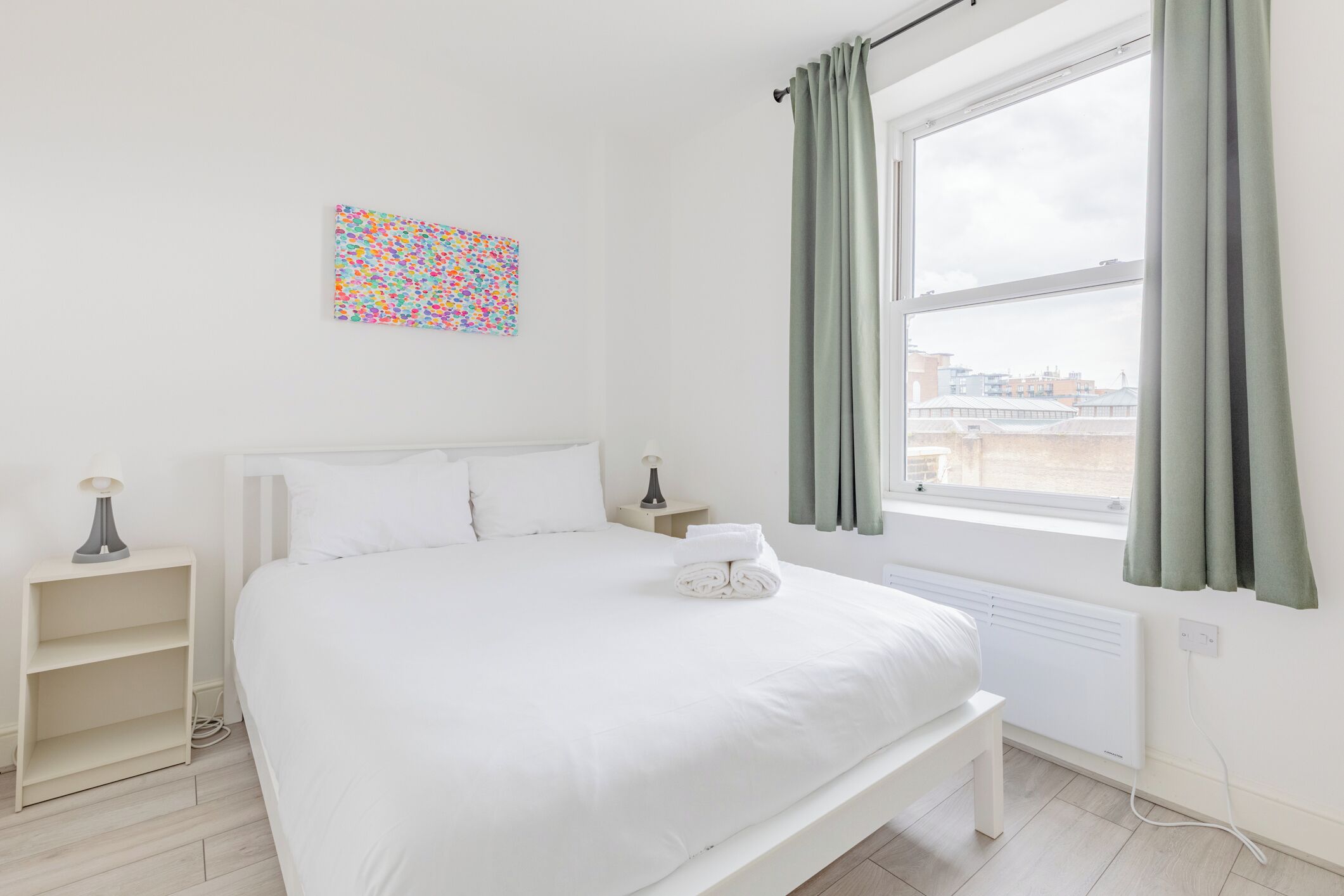 1 dormitorio, tabla de planchar con plancha, Internet y ropa de cama