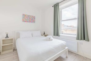 1 chambre, fer et planche à repasser, accès Internet, draps fournis