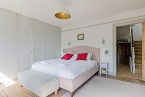 3 室のベッドルーム、アイロン / アイロン台、インターネット、ベッドシーツ