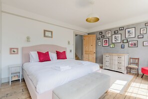3 chambres, fer et planche à repasser, accès Internet, draps fournis