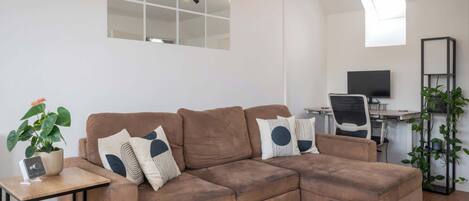 TV, stereo, offices