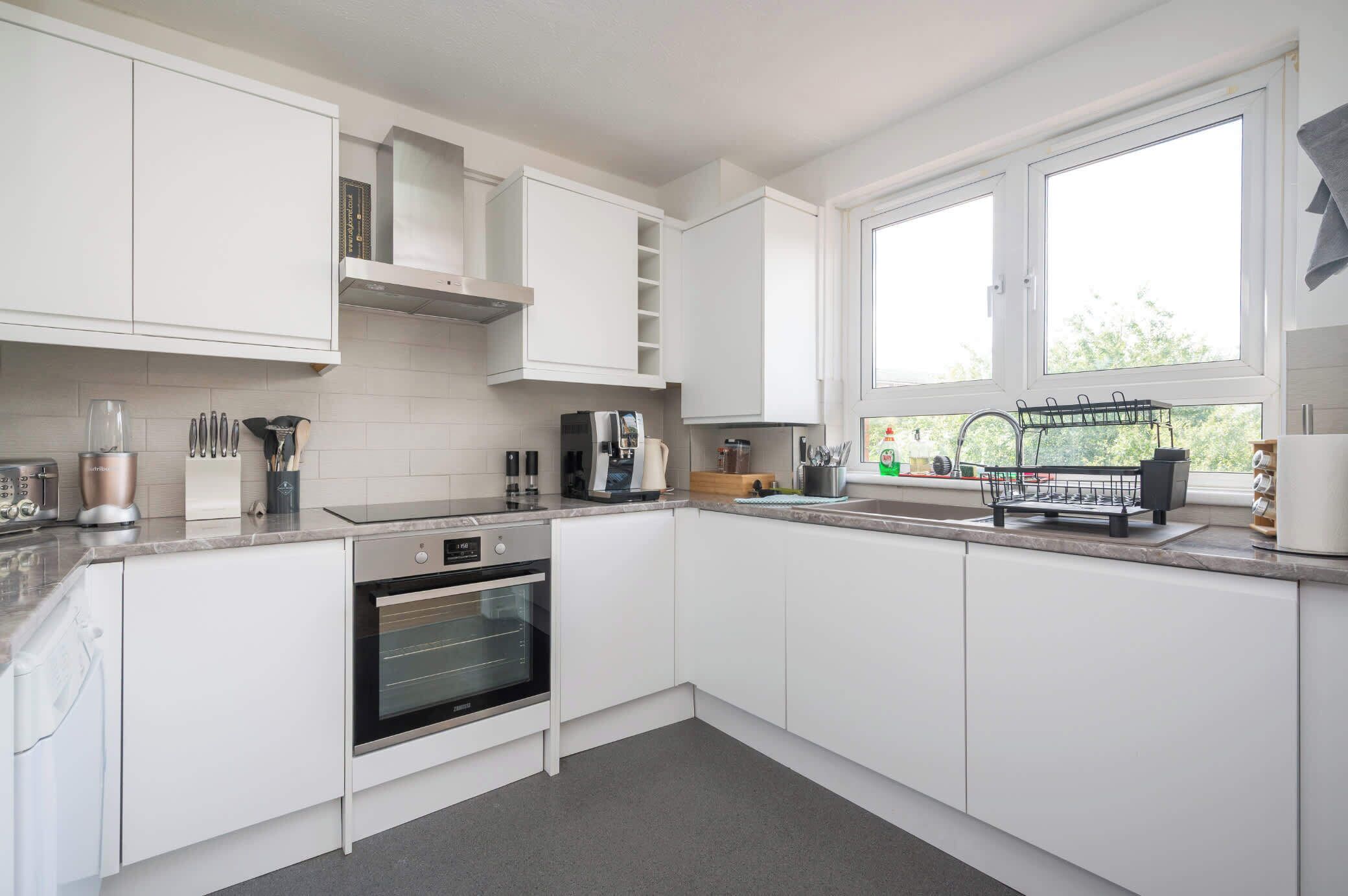 ثلاجة، ميكروويف، فرن، موقد طهي مسطح