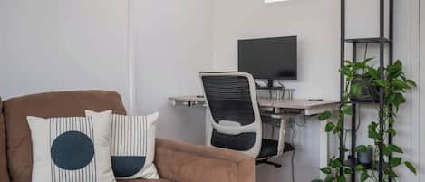 Televisión, estéreo y oficina