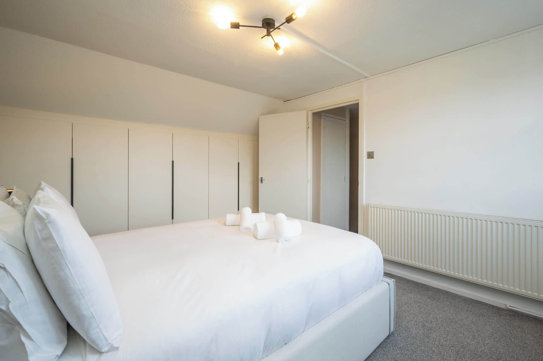 1 غرفة نوم ومكواة/لوح كي وواي فاي وملاءات أسرّة