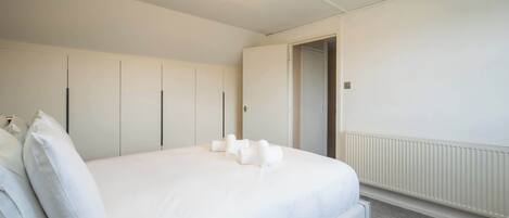 1 غرفة نوم ومكواة/لوح كي وواي فاي وملاءات أسرّة