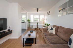 Télévision, chaîne hi-fi, espaces bureaux