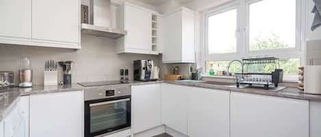 Coffee/tea maker, fridge, microwave, oven