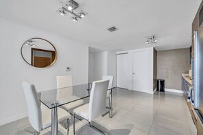 Dining - Icon Brickell - 23rd Floor -Oceanview - Spa Access (Miami)