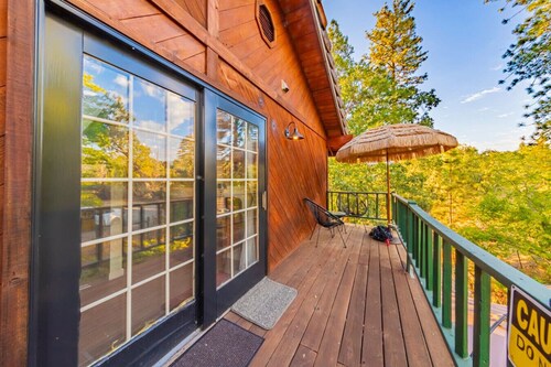 Queen Anne Villa by Bass Lake, 20 min to Yosemite