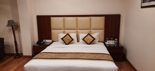 9 bedrooms, iron/ironing board, WiFi, bed sheets