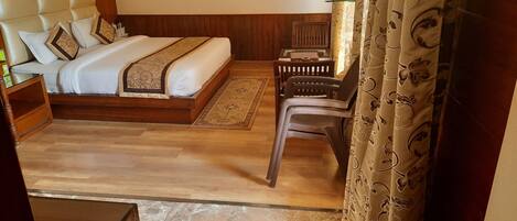 9 habitaciones, tabla de planchar con plancha, wifi y ropa de cama