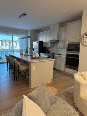 Mikrowelle, Ofen, Herdplatte, Geschirrspüler