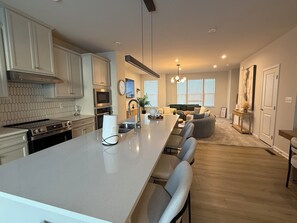 Mikrowelle, Ofen, Herdplatte, Geschirrspüler