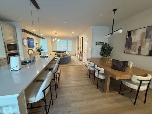 J cornerstone Modern House Charming 3 room townhome in delightful Fredericksburg