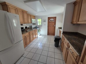 Mikrowelle, Ofen, Herdplatte, Geschirrspüler