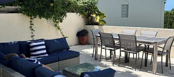 Tranquil, Roomy Getaway - Close to City of Hamilton