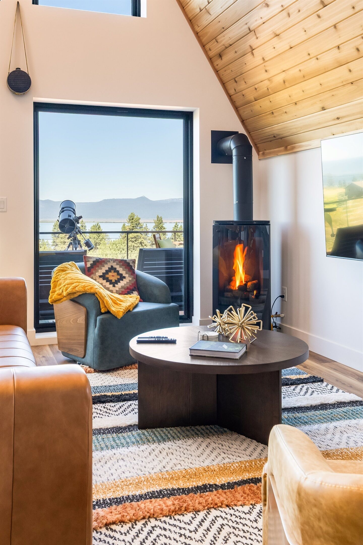 Smart TV, fireplace, foosball, books