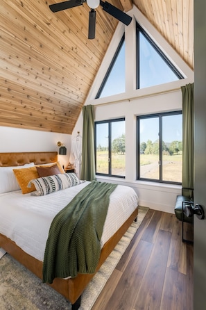 4 bedrooms, travel cot, free WiFi, bed sheets