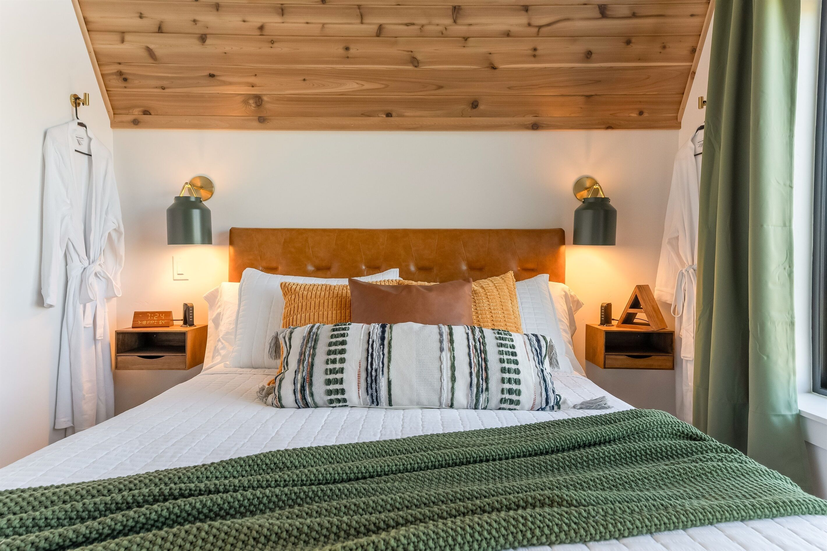 4 bedrooms, travel cot, free WiFi, bed sheets