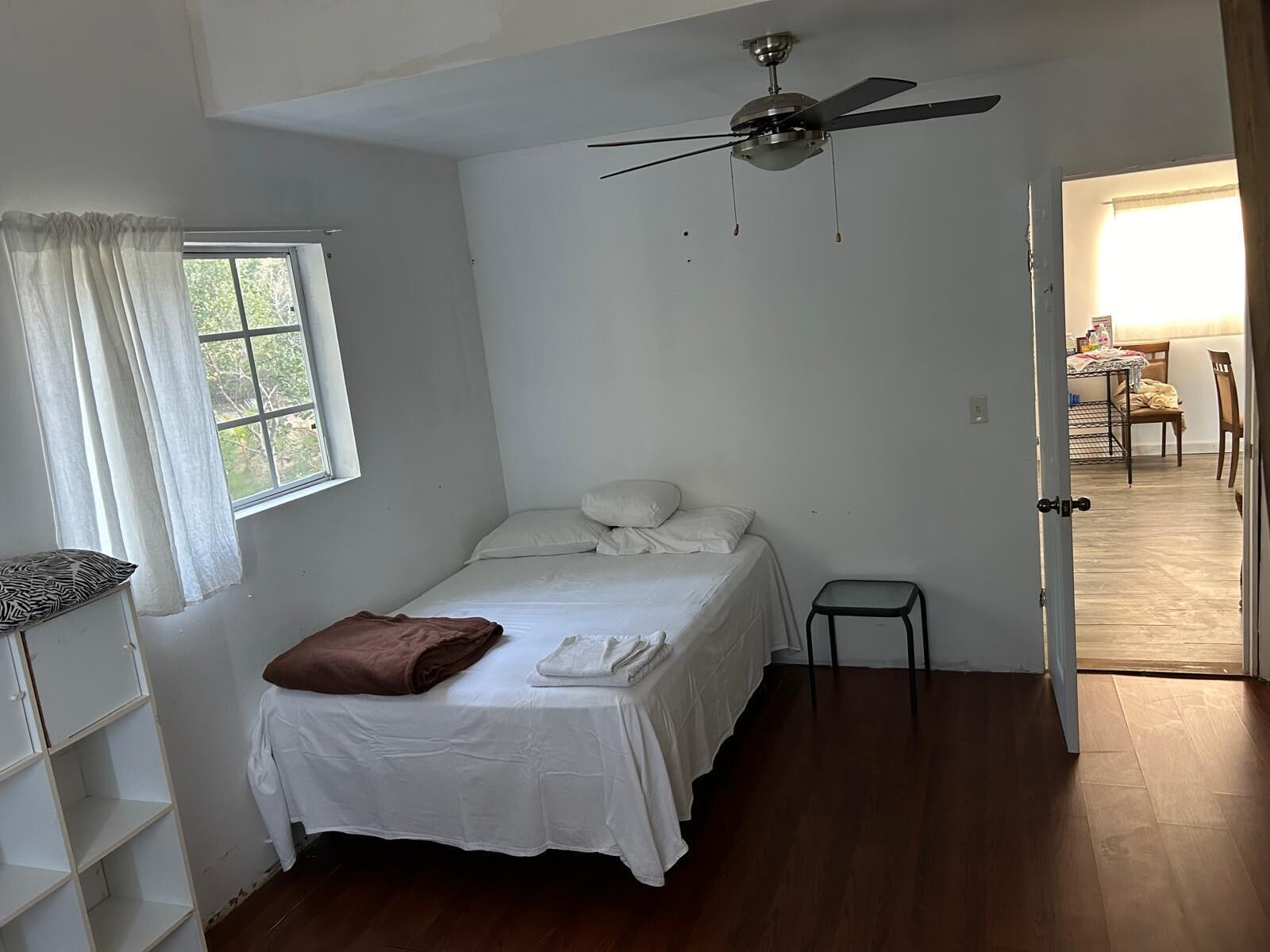 2 bedrooms, iron/ironing board, bed sheets