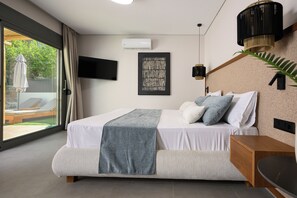 1 bedroom, in-room safe, iron/ironing board, free WiFi