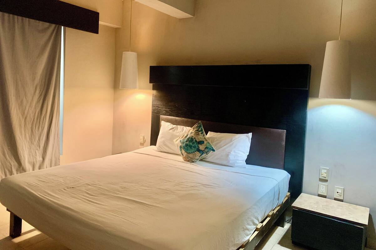 Basic Single Room | Wi-fi percuma, dihias secara berasingan, cadar katil 