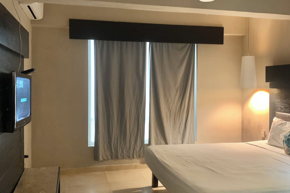 5th Avenue Room By BLVD