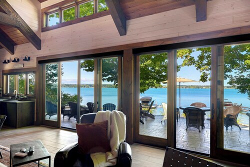 LUXURIOUS WATERFRONT CABIN ON OWASCO LAKE
