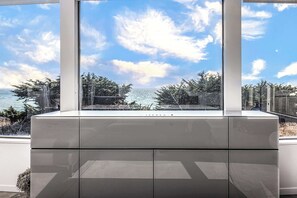 Interior - Pacific Overlook (Sea Ranch)