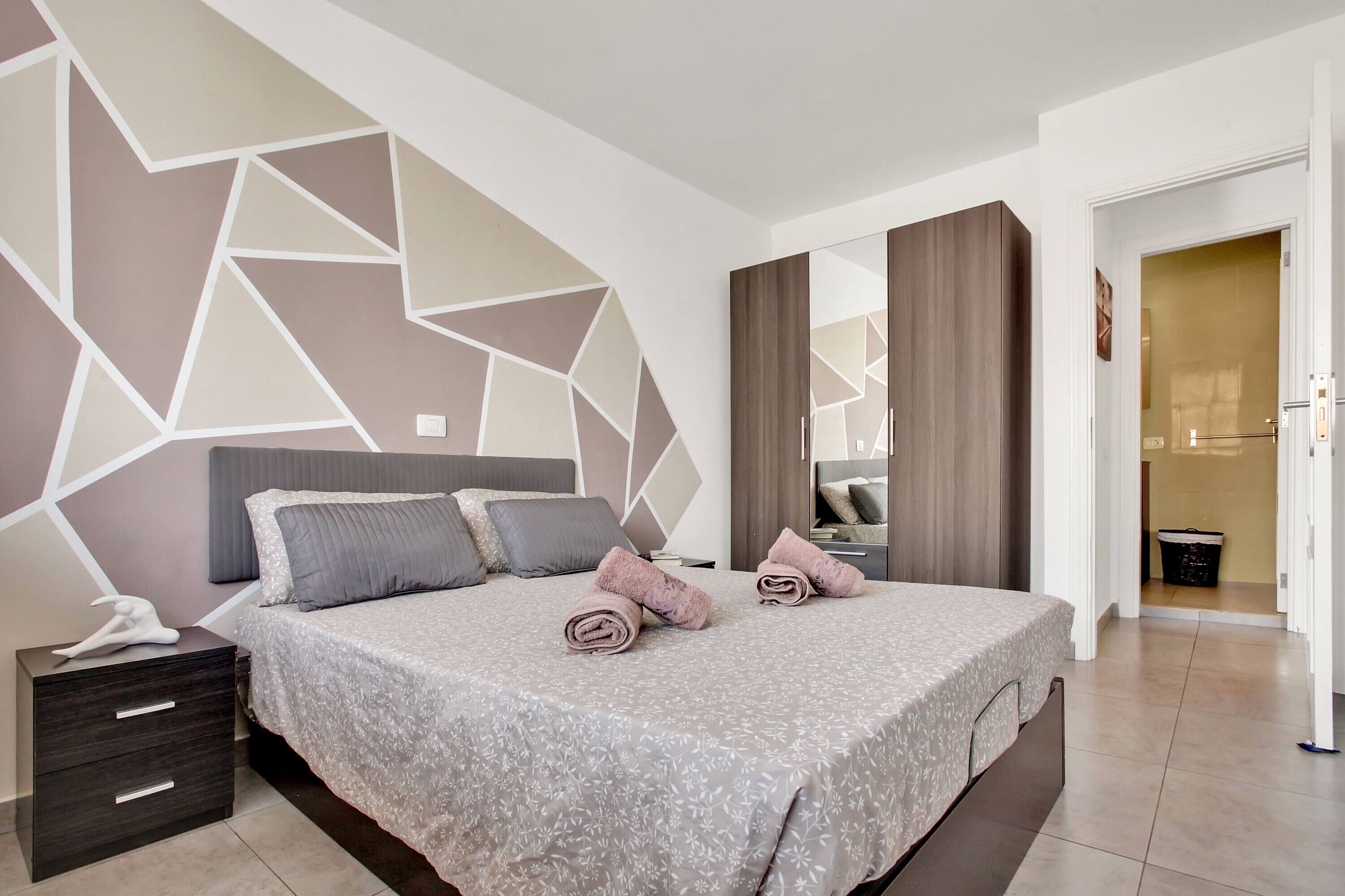 1 chambre, fer et planche à repasser, Wi-Fi, draps fournis