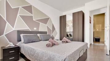 1 slaapkamer, een strijkplank/strijkijzer, wifi, beddengoed