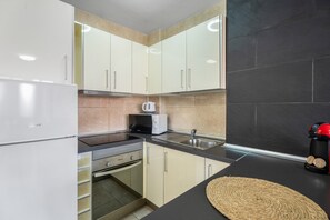 Fridge, microwave, stovetop, coffee/tea maker