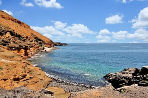 A coastal landscape with rocky cliffs and clear blue sea. - 'Chasna' Holidays with Shared Pool, Shared Garden and Wi-Fi (Arona)