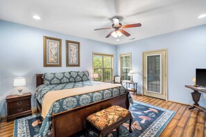 3 chambres, bureau, fer et planche à repasser, lit parapluie