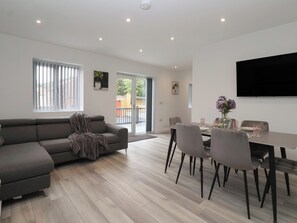 Living area - Woodside (Scarborough)